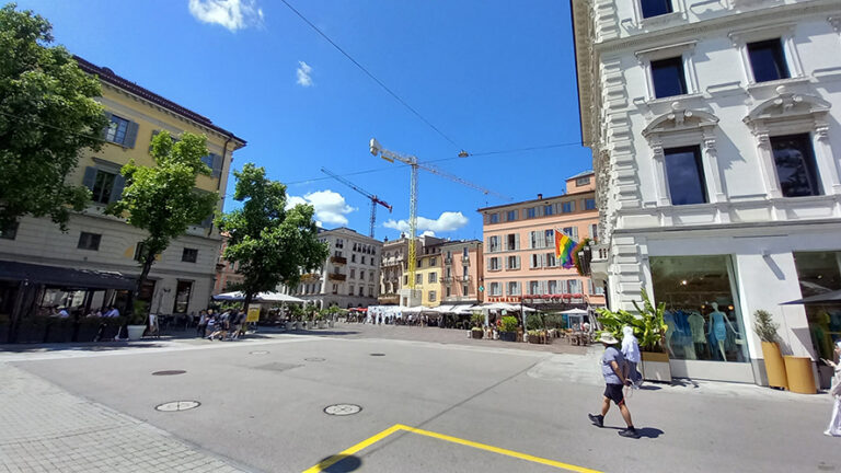 piazza lugano casa svizzera