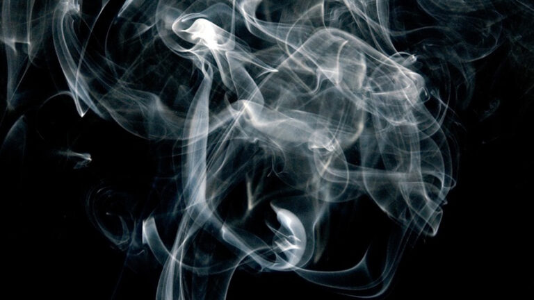 Sigarette elettroniche: un punto di vendita su quattro vende ancora ai minorenni