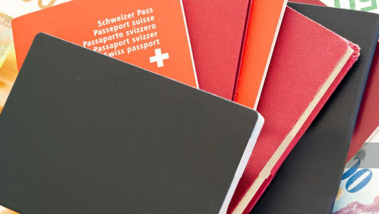 Il Consiglio federale approva la reintroduzione del doppio cognome