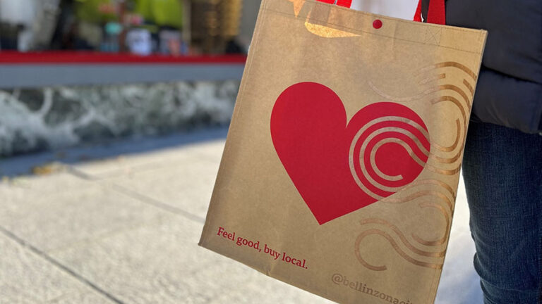 Bellinzona: “Piccoli commerci, grande cuore”, una nuova borsa per invitare ad acquistare localmente