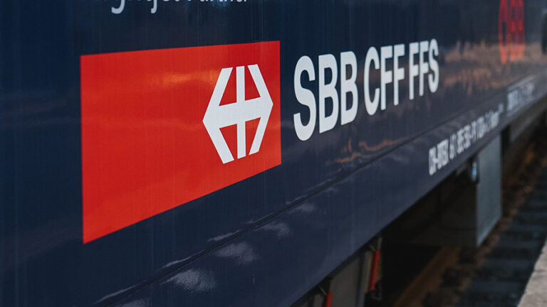 Treni: buona puntualità nel 2023 con più viaggiatori e molti cantieri