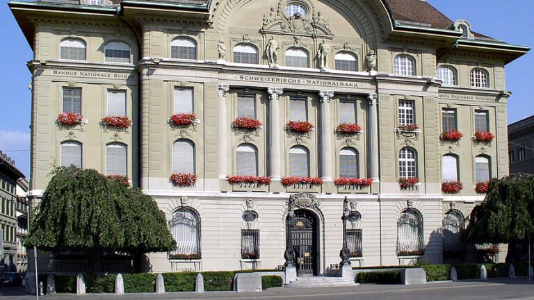 La Banca Nazionale Svizzera innalza le riserve minime obbligatorie per le banche 
