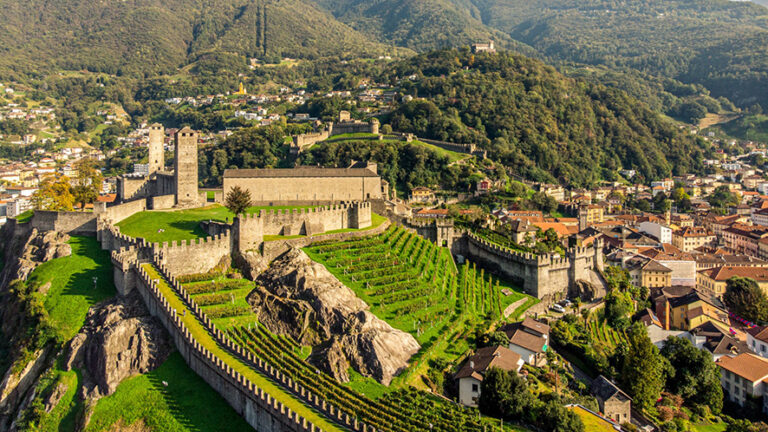 Collaborazione tra Bellinzona e Altdorf: ecco un nuovo pacchetto per vivere le rispettive attrazioni turistiche