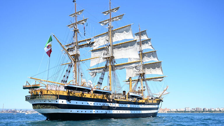 La nave Amerigo Vespucci compie il secondo giro del globo per una durata di venti mesi