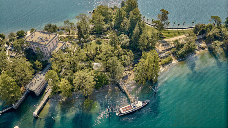 I fiori di loto e i caschi di banane sulle isole di Brissago