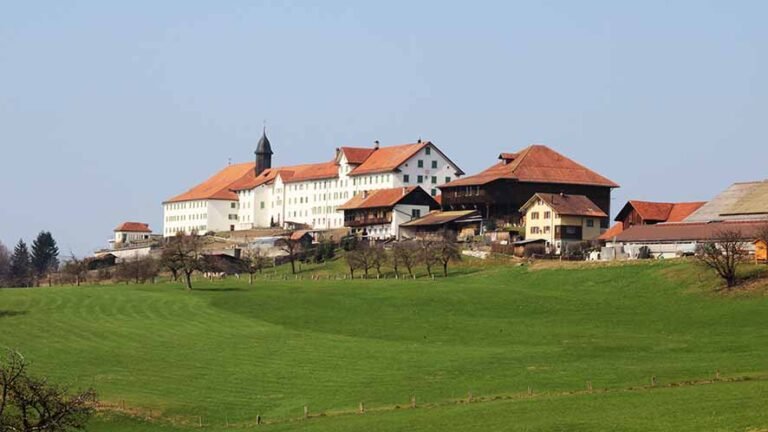 Il monastero premonstratense nel villaggio di Uetliburg meta di pellegrinaggio