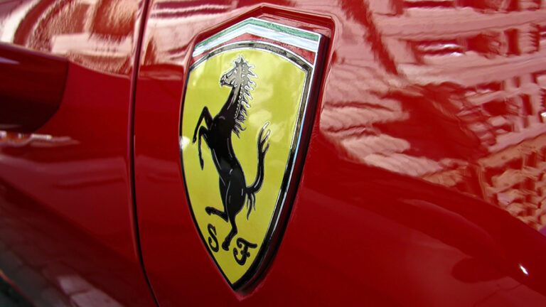 Ferrari con risultati da record, nuove tendenze del mercato senza rinunciare alla sua anima sportiva