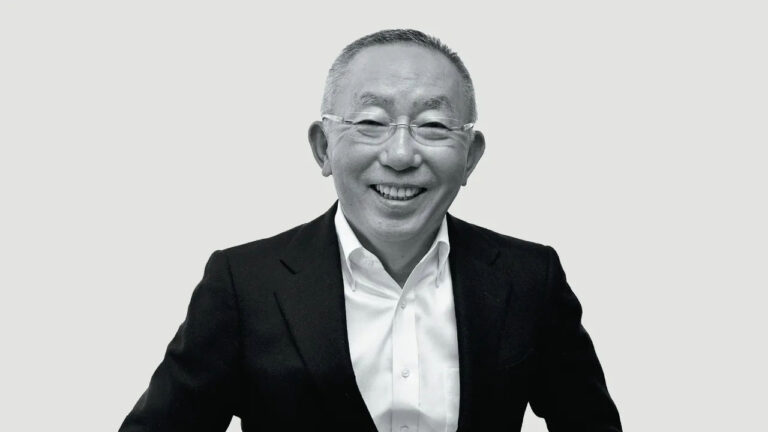 Giappone, il Nikkei vola ma lo yen frena i Paperoni: Buffett re Mida, Yanai sempre in testa