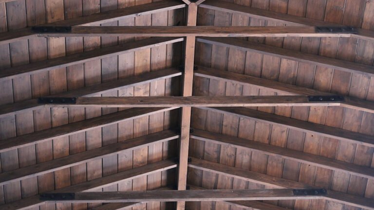 Innovativo processo di produzione per materiali a base di legno: l’arte delle tegole ispira nuovi pannelli strutturali
