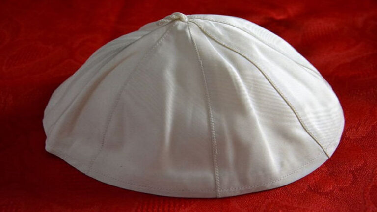 I papi stranieri: 15 francesi, 8 greci, 7 tedeschi, 3 spagnoli, 1 di Portogallo, Dalmazia, Inghilterra, Paesi Bassi e Polonia