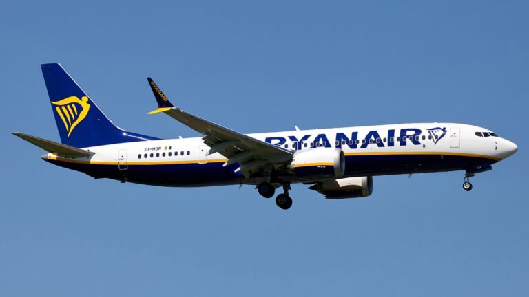 Ryanair, la low cost in record: 200 milioni di passeggeri, ma l’utile scende del 16%