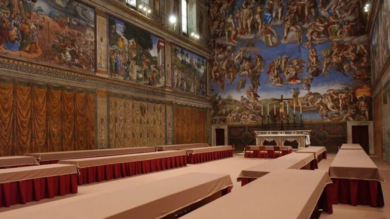 Conclave al via: “Basta guerre”, l’eredità di Papa Francesco guida i cardinali