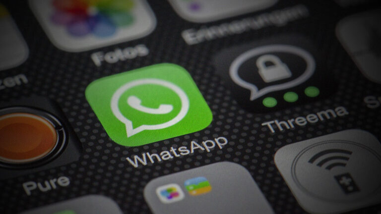 WhatsApp: riassunti IA, organizzazione eventi e nuove funzionalità musicali in arrivo