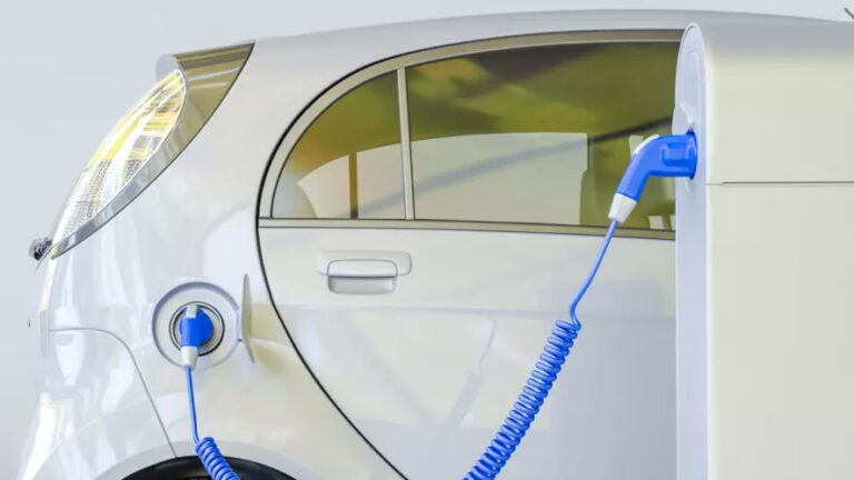 Quanti anni durano le batterie delle auto elettriche?