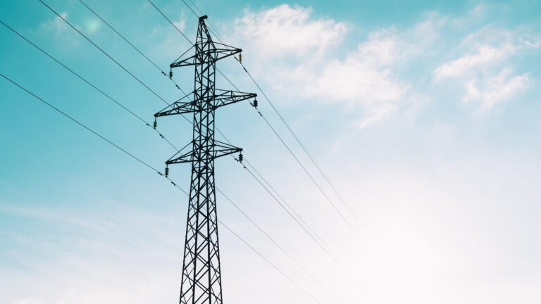 Il Consiglio federale insiste per l’ampliamento delle reti elettriche