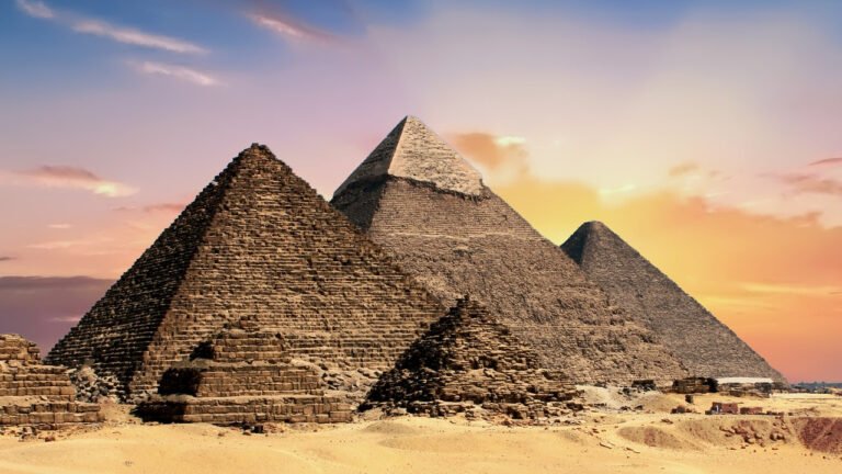 Dalle piramidi in Egitto alla piramide del Louvre