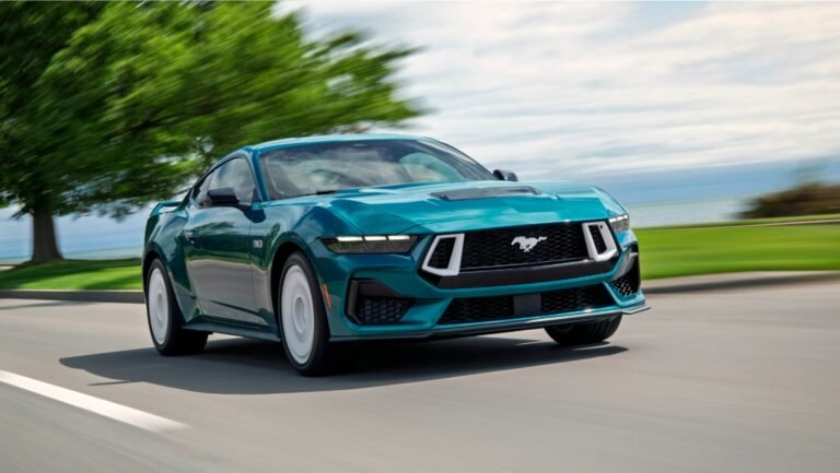 Ford presenta, Mustang FX 2026: un tributo agli anni ’80 e ’90