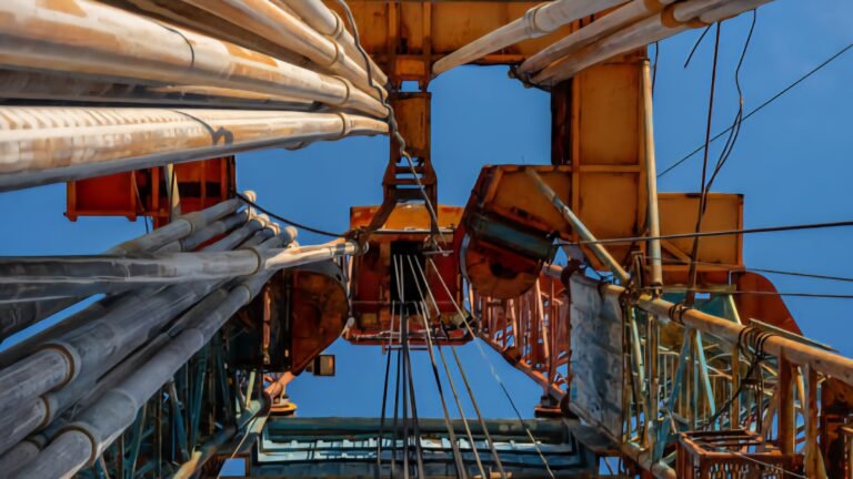 Petrolio in picchiata: -11% in due giorni, giù anche gas dopo la tregua tra Israele e Iran