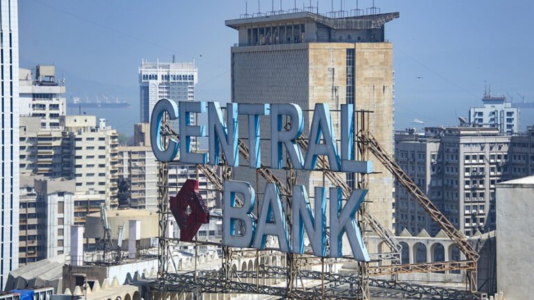 Buste paga più pesanti per i dirigenti bancari: un aumento significativo