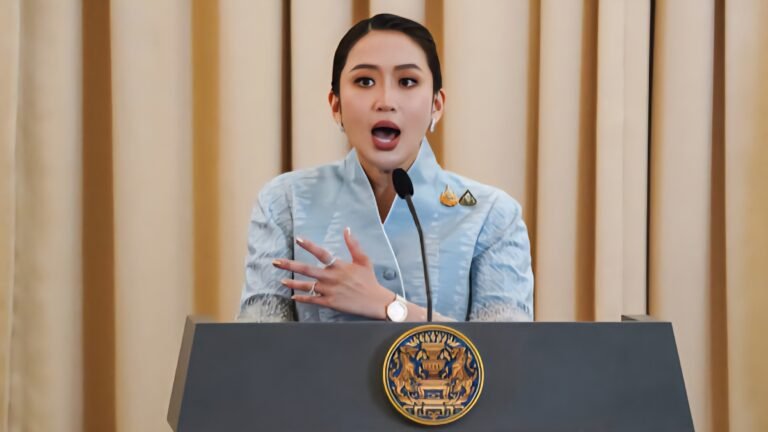 Caos a Bangkok: la Premier cacciata per una telefonata proibita!