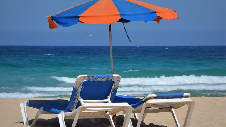 Crisi del potere d’acquisto in Europa: oltre 41 milioni di lavoratori non possono permettersi le vacanze