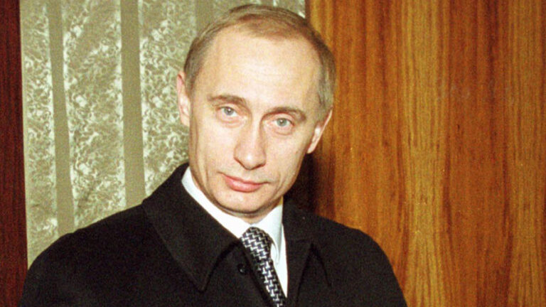 Speciale Vladimir Putin: dai servizi segreti sovietici al Cremlino