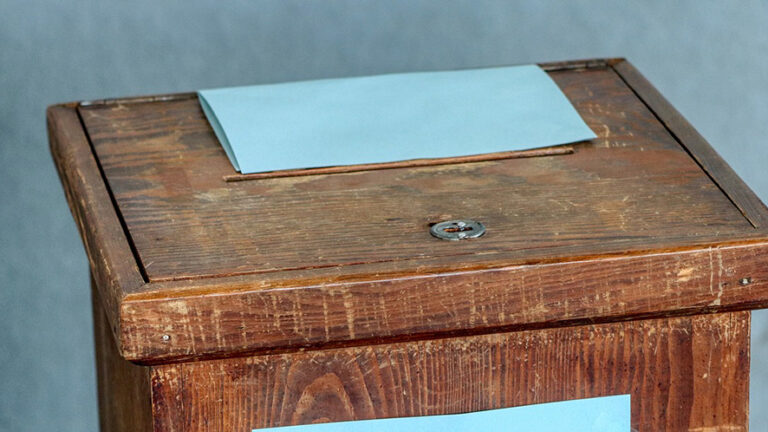 Gli strumenti di democrazia diretta in Svizzera: iniziativa popolare e referendum