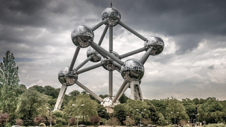 Il Belgio vota contro il codice di condotta europeo sull’IA: preoccupazioni sui diritti d’autore