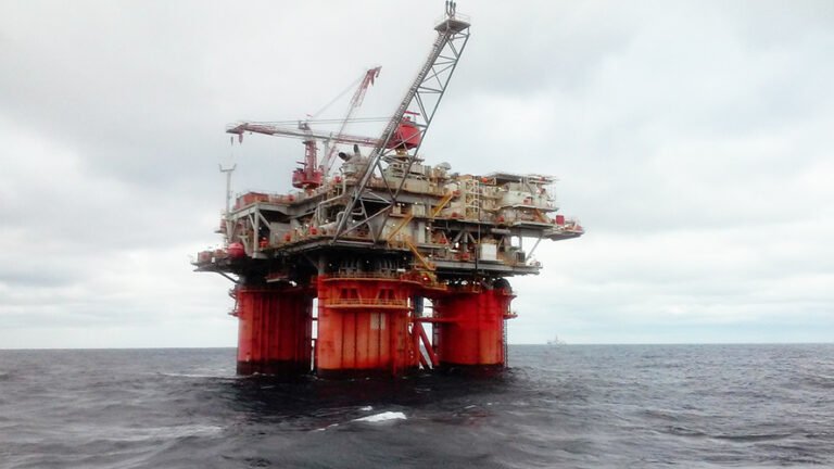 OPEC+ aumenta la produzione di petrolio