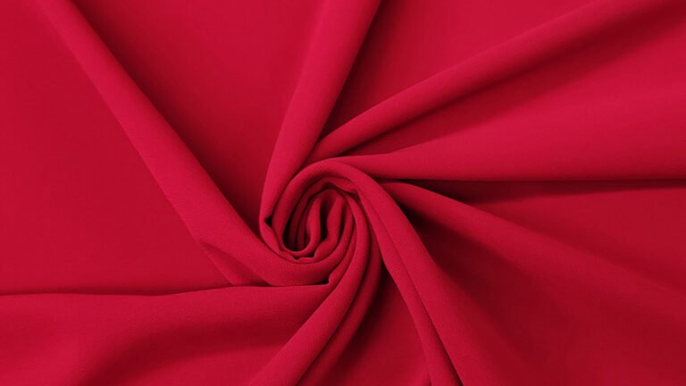 Valentino: l’imperatore della moda che creò un colore iconico