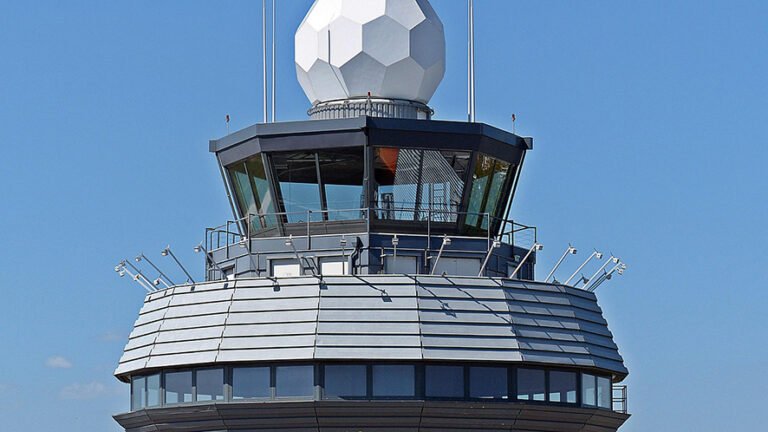 Aeroporto di Zurigo: via libera alla nuova torre di controllo per un futuro più sicuro