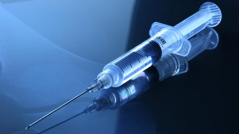 L’esitazione vaccinale nell’era della disinformazione: lezioni dalla Svizzera