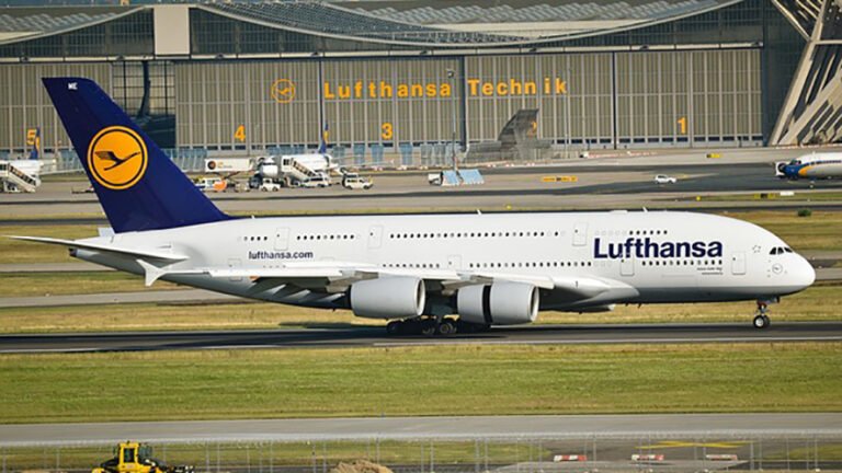 Lufthansa taglia 4.000 posti: la svolta digitale per l’efficienza