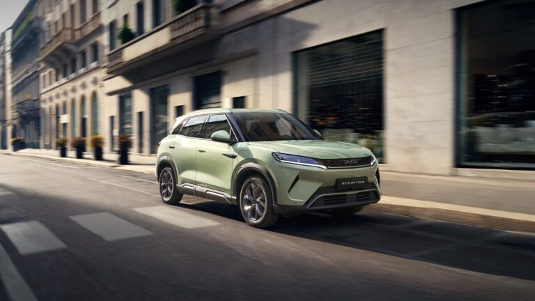 Buffett scarica BYD: Hong Kong trema, ma il titolo si rialza con stile