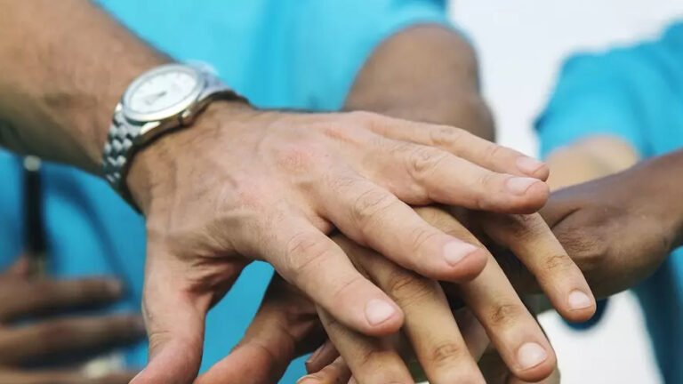 Il volontariato in Svizzera: un pilastro della democrazia