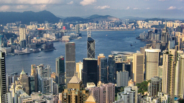 Escalation guerra commerciale: Trump impone dazi del 100% alla Cina