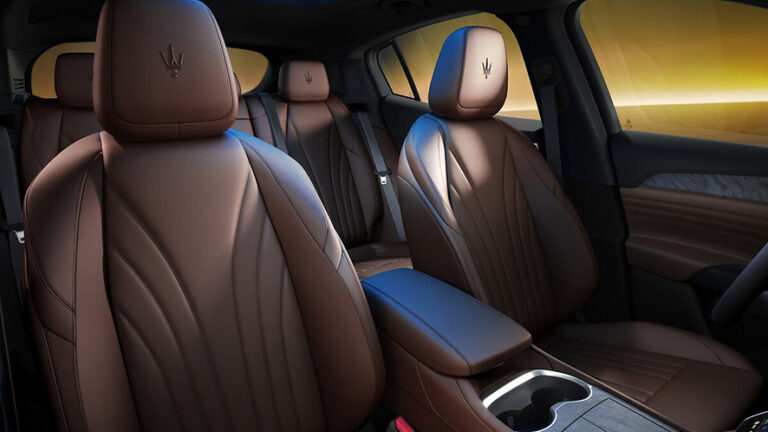Maserati svela la Grecale Lumina Blu: un’edizione speciale che eleva l’eleganza del SUV