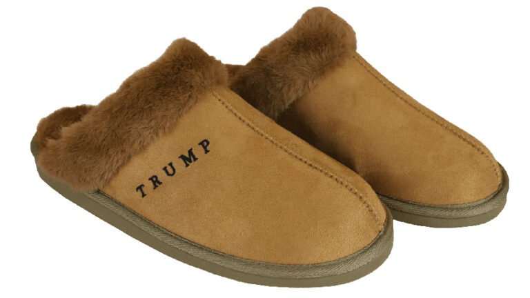 “AmeriChristmas” e non solo: Donald Trump lancia la sua linea di prodotti festivi