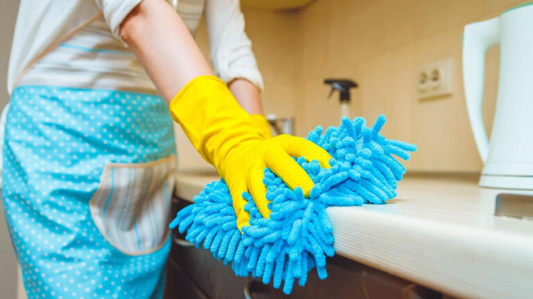 Salari minimi personale domestico: proroga e aumento per contrastare gli abusi