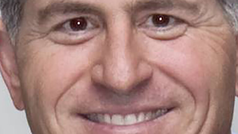 Michael Dell: da un dormitorio universitario a gigante globale dell’IT