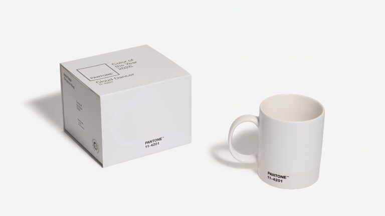 Cloud Dancer sarà ovunque nel 2026: la scelta ufficiale di Pantone