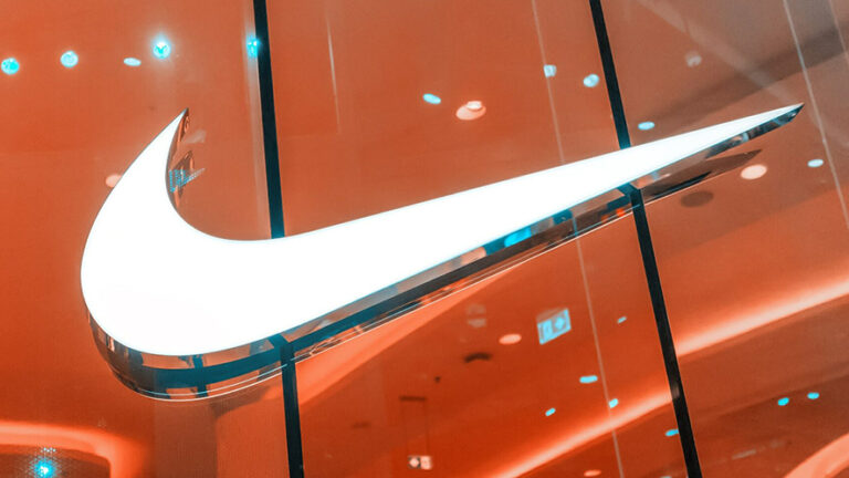 Trump contro Nike: indagine per la discriminazione dei dipendenti bianchi