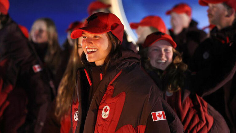 Team Canada: Lululemon rivoluziona l’outfit olimpico con la foglia d’acero oversize