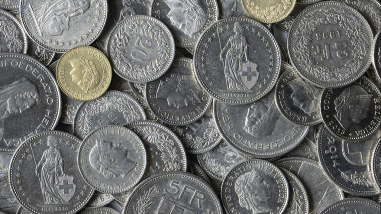 Votazioni federali dell’8 marzo: guida ai temi caldi in Svizzera