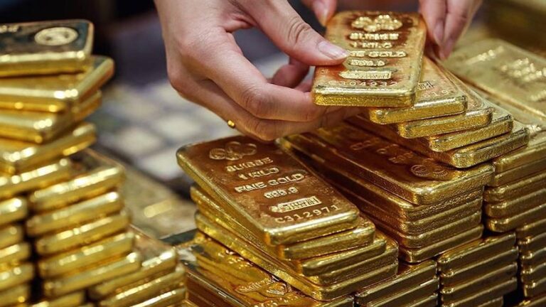 Oro, dal Canton Ticino ai caveau di tutto il mondo: come funziona l’industria del lingotto in Svizzera