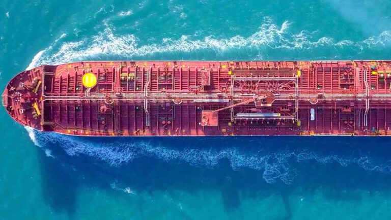 Crisi energetica nello Stretto di Hormuz: petroliere e navi Gnl bloccate