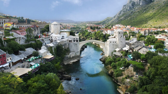 Stari-Most-Old-Bridge-Mostar-Old-Town-Panorama-2007 Trent’anni di pace in Bosnia-Erzegovina: un equilibrio ancora precario