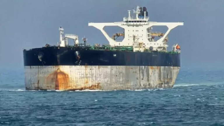 Hormuz nel caos: lo stretto diventa “Zona di Guerra”, petroliere ferme