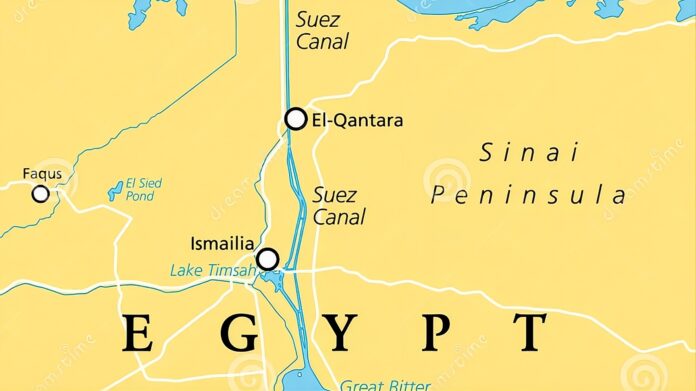 Nave portacontainer nel Canale di Suez