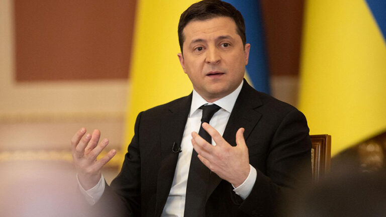 Ucraina, sondaggi shock: Zelensky scivola al quarto posto per fiducia